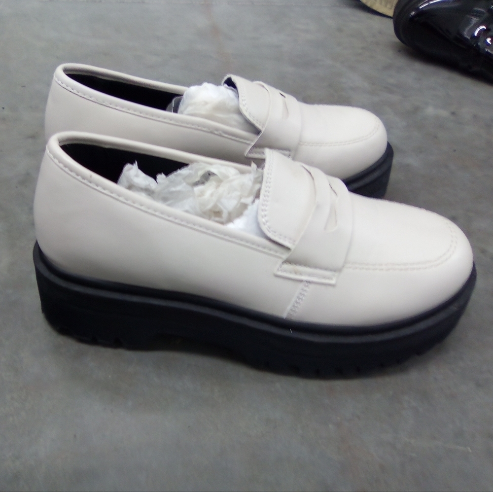 White - Picture 5 of 6
